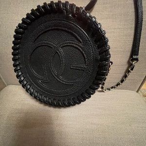 Leather round shoulder bag - copy. Perfect condition.